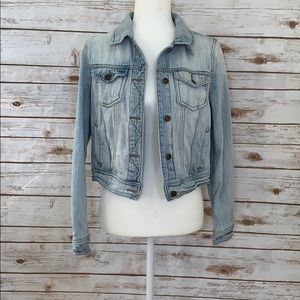 Forever 21 distressed jean jacket size medium